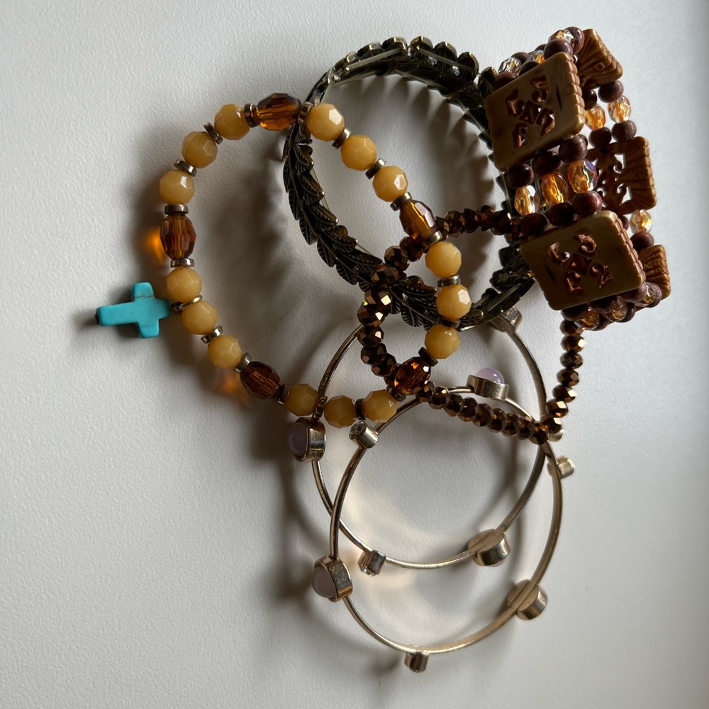 Bracelet Bundle 6 PCs Stretch and Bangles